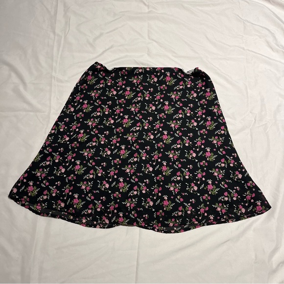 Black Circle Skirt w Pink Flowers - Picture 1 of 5
